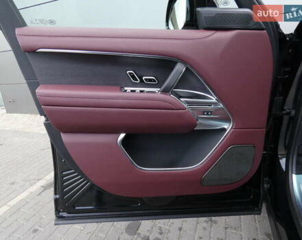 Ленд Ровер Рендж Ровер 2025 в Киеве на Automoto.ua Черный Ленд Ровер Рендж Ровер, объемом двигателя 4.39 л и пробегом 10 тыс. км за 234570 $, фото 10 на Automoto.ua