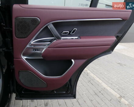 Ленд Ровер Рендж Ровер 2025 в Киеве на Automoto.ua Черный Ленд Ровер Рендж Ровер, объемом двигателя 4.39 л и пробегом 10 тыс. км за 234570 $, фото 13 на Automoto.ua