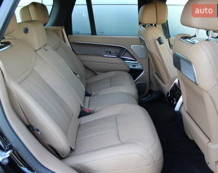 Чорний Ленд Ровер Рендж Ровер, об'ємом двигуна 3 л та пробігом 3 тис. км за 218445 $, фото 12 на Automoto.ua