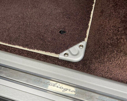 Фиолетовый Ленд Ровер Рендж Ровер, объемом двигателя 4.4 л и пробегом 130 тыс. км за 50000 $, фото 7 на Automoto.ua