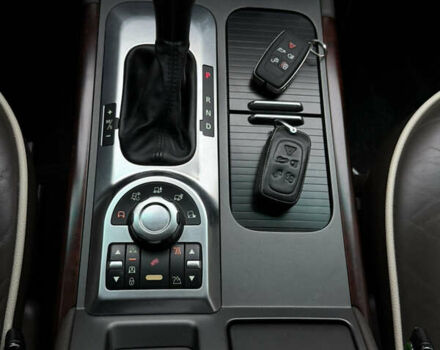 Коричневый Ленд Ровер Рендж Ровер, объемом двигателя 5 л и пробегом 207 тыс. км за 13700 $, фото 95 на Automoto.ua