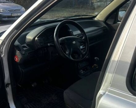 Серый Ленд Ровер Рендж Ровер, объемом двигателя 2 л и пробегом 250 тыс. км за 3000 $, фото 6 на Automoto.ua