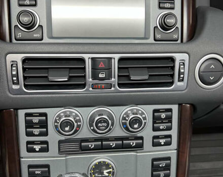 Серый Ленд Ровер Рендж Ровер, объемом двигателя 4.4 л и пробегом 198 тыс. км за 12000 $, фото 13 на Automoto.ua