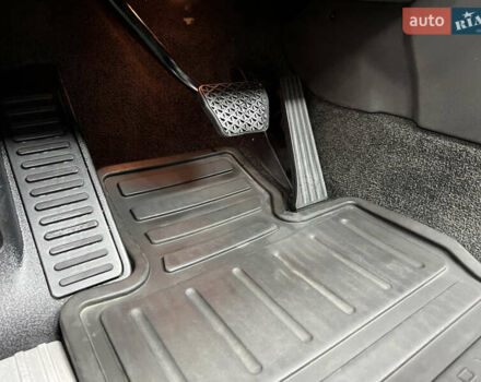 Серый Ленд Ровер Рендж Ровер, объемом двигателя 4.4 л и пробегом 198 тыс. км за 12000 $, фото 8 на Automoto.ua