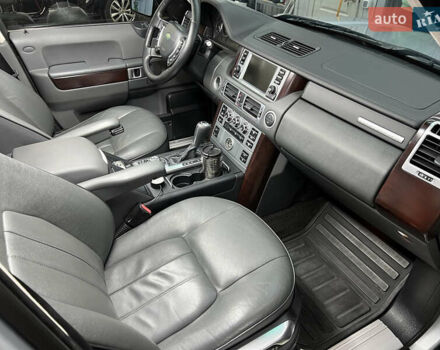 Серый Ленд Ровер Рендж Ровер, объемом двигателя 4.4 л и пробегом 198 тыс. км за 12000 $, фото 9 на Automoto.ua