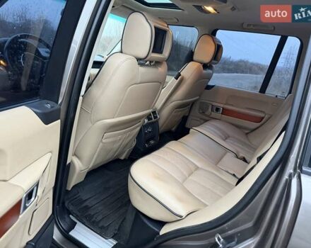 Сірий Ленд Ровер Рендж Ровер, об'ємом двигуна 3.6 л та пробігом 241 тис. км за 12000 $, фото 25 на Automoto.ua