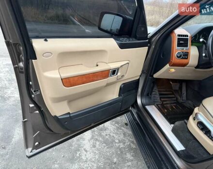 Сірий Ленд Ровер Рендж Ровер, об'ємом двигуна 3.6 л та пробігом 241 тис. км за 12000 $, фото 18 на Automoto.ua