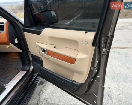 Сірий Ленд Ровер Рендж Ровер, об'ємом двигуна 3.6 л та пробігом 241 тис. км за 12000 $, фото 31 на Automoto.ua