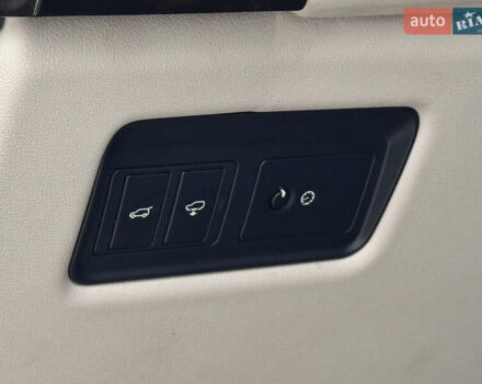 Сірий Ленд Ровер Рендж Ровер, об'ємом двигуна 5 л та пробігом 117 тис. км за 33300 $, фото 33 на Automoto.ua