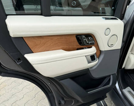 Серый Ленд Ровер Рендж Ровер, объемом двигателя 2.99 л и пробегом 61 тыс. км за 63000 $, фото 5 на Automoto.ua