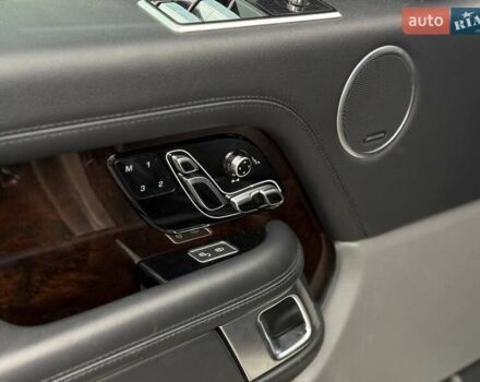 Ленд Ровер Рендж Ровер 2018 в Киеве на Automoto.ua Серый Ленд Ровер Рендж Ровер, объемом двигателя 2.99 л и пробегом 180 тыс. км за 56000 $, фото 13 на Automoto.ua