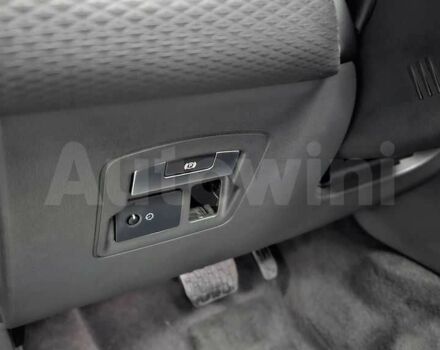 Ленд Ровер Рендж Ровер 2019 в Киеве на Automoto.ua Серый Ленд Ровер Рендж Ровер, объемом двигателя 2 л и пробегом 106 тыс. км за 19000 $, фото 15 на Automoto.ua