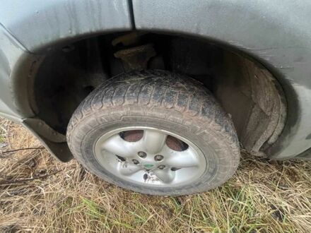 Зеленый Ленд Ровер Рендж Ровер, объемом двигателя 2 л и пробегом 180 тыс. км за 1893 $, фото 1 на Automoto.ua