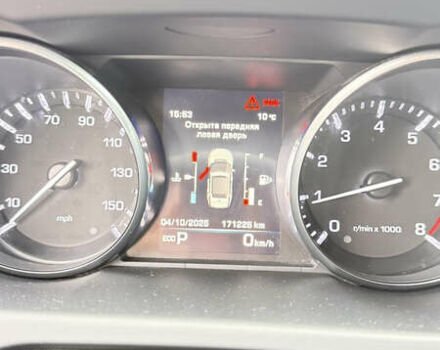 Белый Ленд Ровер Discovery Sport, объемом двигателя 2 л и пробегом 171 тыс. км за 19000 $, фото 27 на Automoto.ua