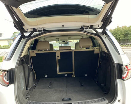 Білий Ленд Ровер Discovery Sport, об'ємом двигуна 2 л та пробігом 182 тис. км за 16700 $, фото 6 на Automoto.ua