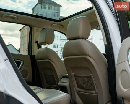Белый Ленд Ровер Discovery Sport, объемом двигателя 2 л и пробегом 135 тыс. км за 16500 $, фото 25 на Automoto.ua