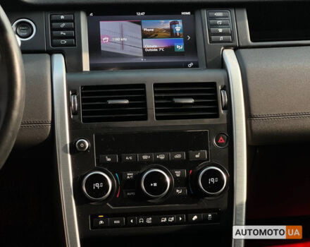 Білий Ленд Ровер Discovery Sport, об'ємом двигуна 2 л та пробігом 102 тис. км за 23300 $, фото 17 на Automoto.ua