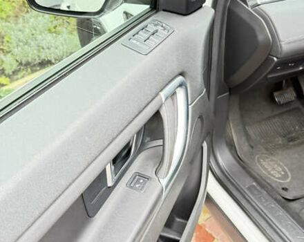 Белый Ленд Ровер Discovery Sport, объемом двигателя 2 л и пробегом 171 тыс. км за 19000 $, фото 31 на Automoto.ua