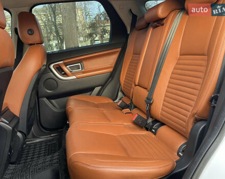 Білий Ленд Ровер Discovery Sport, об'ємом двигуна 2.2 л та пробігом 196 тис. км за 21999 $, фото 16 на Automoto.ua