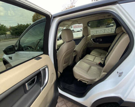 Білий Ленд Ровер Discovery Sport, об'ємом двигуна 2 л та пробігом 182 тис. км за 16700 $, фото 14 на Automoto.ua