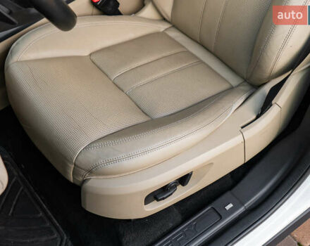 Белый Ленд Ровер Discovery Sport, объемом двигателя 2 л и пробегом 135 тыс. км за 16500 $, фото 18 на Automoto.ua