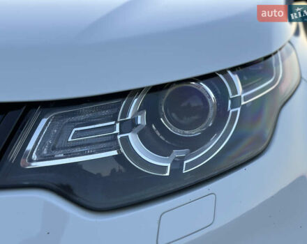 Білий Ленд Ровер Discovery Sport, об'ємом двигуна 2 л та пробігом 170 тис. км за 16000 $, фото 13 на Automoto.ua