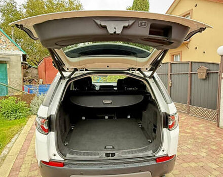 Белый Ленд Ровер Discovery Sport, объемом двигателя 2 л и пробегом 171 тыс. км за 19000 $, фото 12 на Automoto.ua