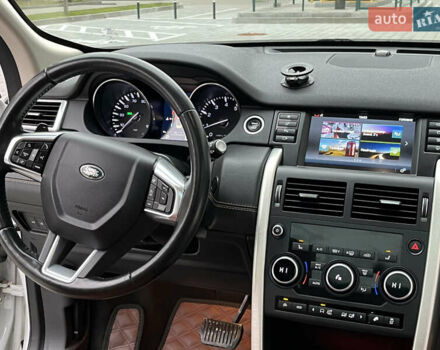 Білий Ленд Ровер Discovery Sport, об'ємом двигуна 2 л та пробігом 148 тис. км за 17800 $, фото 25 на Automoto.ua
