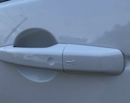 Білий Ленд Ровер Discovery Sport, об'ємом двигуна 2 л та пробігом 182 тис. км за 16700 $, фото 4 на Automoto.ua