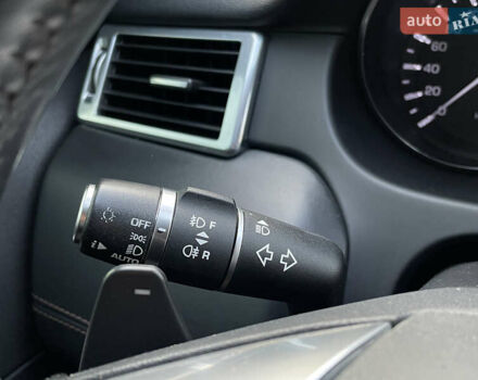 Білий Ленд Ровер Discovery Sport, об'ємом двигуна 2.2 л та пробігом 196 тис. км за 21999 $, фото 21 на Automoto.ua