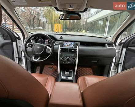 Білий Ленд Ровер Discovery Sport, об'ємом двигуна 2 л та пробігом 148 тис. км за 17800 $, фото 23 на Automoto.ua