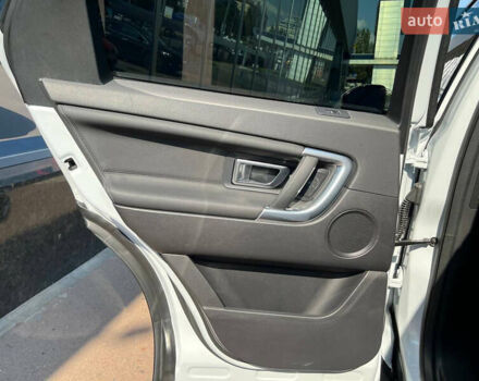 Білий Ленд Ровер Discovery Sport, об'ємом двигуна 2 л та пробігом 134 тис. км за 19900 $, фото 19 на Automoto.ua