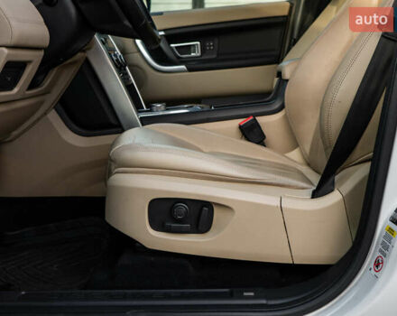 Белый Ленд Ровер Discovery Sport, объемом двигателя 2 л и пробегом 135 тыс. км за 16500 $, фото 15 на Automoto.ua