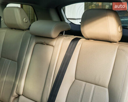 Белый Ленд Ровер Discovery Sport, объемом двигателя 2 л и пробегом 135 тыс. км за 16500 $, фото 24 на Automoto.ua