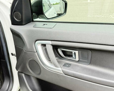 Белый Ленд Ровер Discovery Sport, объемом двигателя 2 л и пробегом 171 тыс. км за 19000 $, фото 15 на Automoto.ua