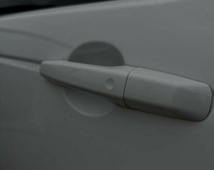 Белый Ленд Ровер Discovery Sport, объемом двигателя 2 л и пробегом 193 тыс. км за 18499 $, фото 26 на Automoto.ua