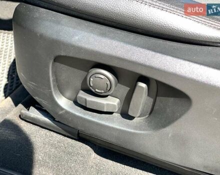 Білий Ленд Ровер Discovery Sport, об'ємом двигуна 2 л та пробігом 145 тис. км за 16990 $, фото 25 на Automoto.ua