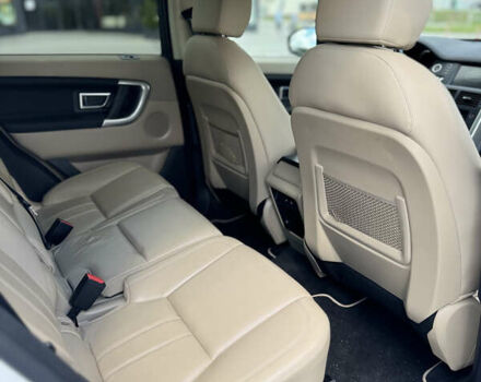 Белый Ленд Ровер Discovery Sport, объемом двигателя 2 л и пробегом 115 тыс. км за 19900 $, фото 8 на Automoto.ua