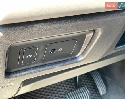 Білий Ленд Ровер Discovery Sport, об'ємом двигуна 2 л та пробігом 145 тис. км за 16990 $, фото 26 на Automoto.ua