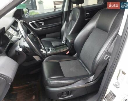 Ленд Ровер Discovery Sport 2016 в Киеве на Automoto.ua Белый Ленд Ровер Discovery Sport, объемом двигателя 2 л и пробегом 28 тыс. км за 16999 $, фото 14 на Automoto.ua