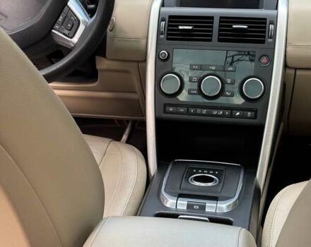 Білий Ленд Ровер Discovery Sport, об'ємом двигуна 2 л та пробігом 102 тис. км за 18900 $, фото 11 на Automoto.ua