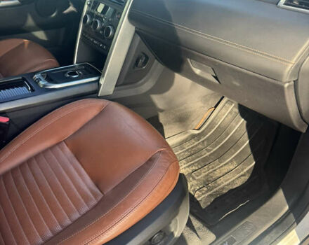 Білий Ленд Ровер Discovery Sport, об'ємом двигуна 2 л та пробігом 173 тис. км за 17500 $, фото 10 на Automoto.ua