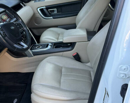 Білий Ленд Ровер Discovery Sport, об'ємом двигуна 2 л та пробігом 122 тис. км за 17500 $, фото 46 на Automoto.ua