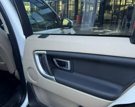 Білий Ленд Ровер Discovery Sport, об'ємом двигуна 2 л та пробігом 122 тис. км за 17500 $, фото 32 на Automoto.ua