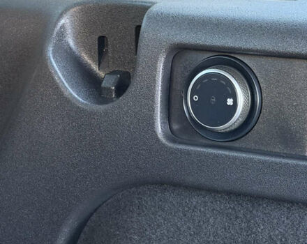 Білий Ленд Ровер Discovery Sport, об'ємом двигуна 2 л та пробігом 122 тис. км за 17500 $, фото 26 на Automoto.ua