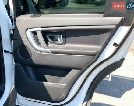 Білий Ленд Ровер Discovery Sport, об'ємом двигуна 2 л та пробігом 145 тис. км за 16990 $, фото 18 на Automoto.ua