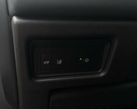 Белый Ленд Ровер Discovery Sport, объемом двигателя 2 л и пробегом 193 тыс. км за 18499 $, фото 27 на Automoto.ua