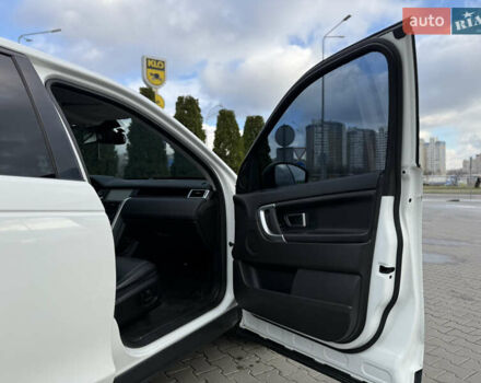 Белый Ленд Ровер Discovery Sport, объемом двигателя 2 л и пробегом 158 тыс. км за 17500 $, фото 47 на Automoto.ua