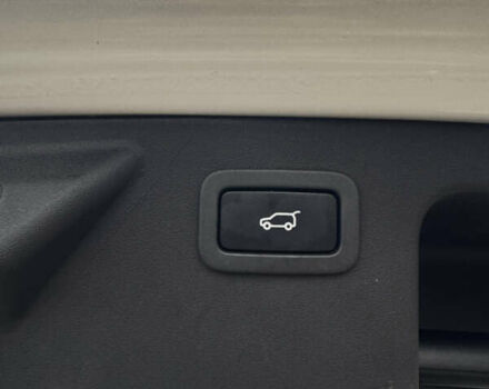 Белый Ленд Ровер Discovery Sport, объемом двигателя 2 л и пробегом 193 тыс. км за 18499 $, фото 13 на Automoto.ua