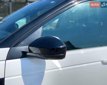 Білий Ленд Ровер Discovery Sport, об'ємом двигуна 2 л та пробігом 145 тис. км за 16990 $, фото 8 на Automoto.ua